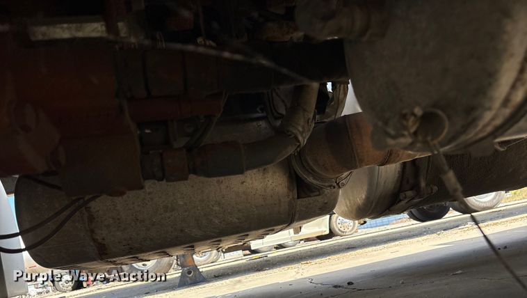 image for item YA0959 2016 Freightliner Cascadia  semi truck