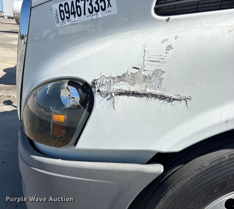 image for item YA0959 2016 Freightliner Cascadia  semi truck