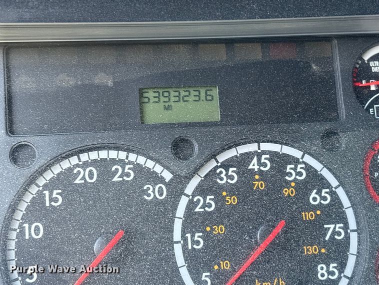 image for item YA0959 2016 Freightliner Cascadia  semi truck