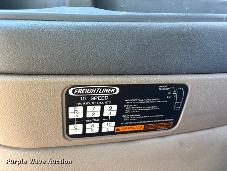 image for item YA0959 2016 Freightliner Cascadia  semi truck