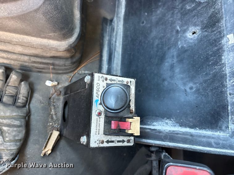 image for item YA0959 2016 Freightliner Cascadia  semi truck