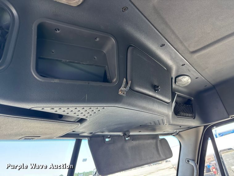 image for item YA0959 2016 Freightliner Cascadia  semi truck