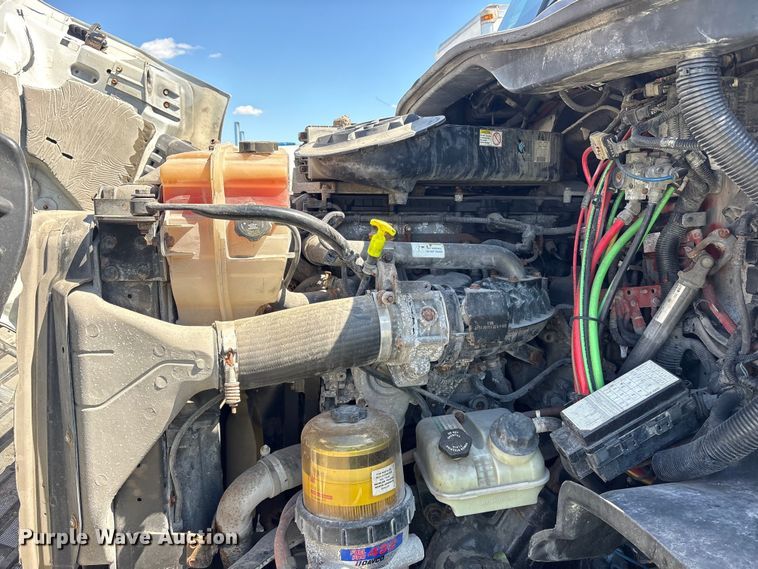 image for item YA0959 2016 Freightliner Cascadia  semi truck