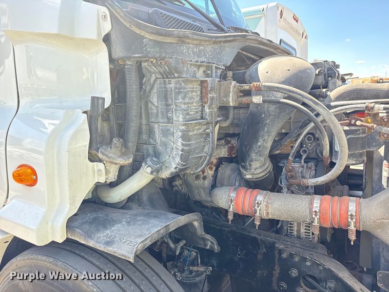 image for item YA0959 2016 Freightliner Cascadia  semi truck