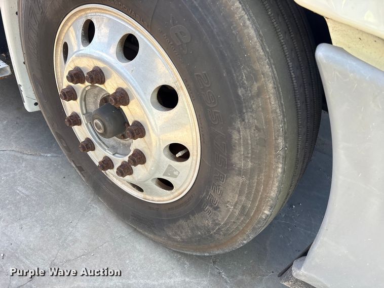 image for item YA0959 2016 Freightliner Cascadia  semi truck