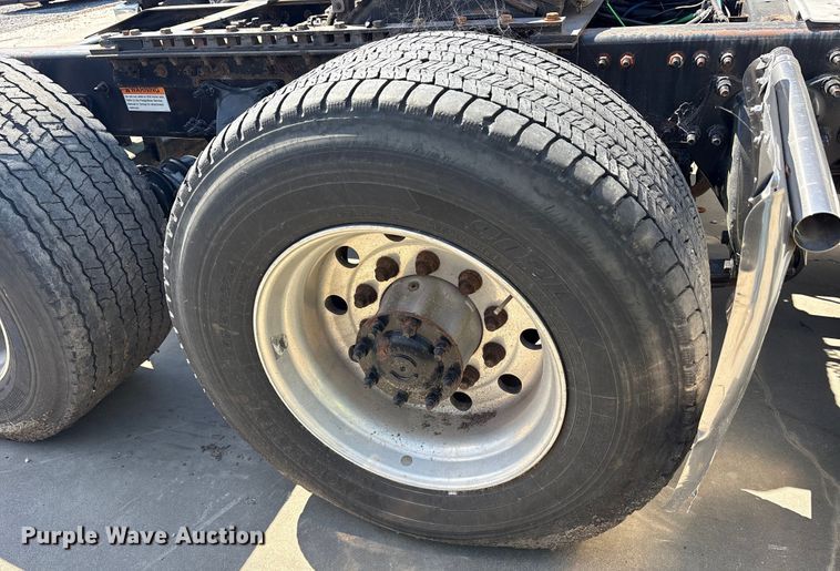 image for item YA0959 2016 Freightliner Cascadia  semi truck