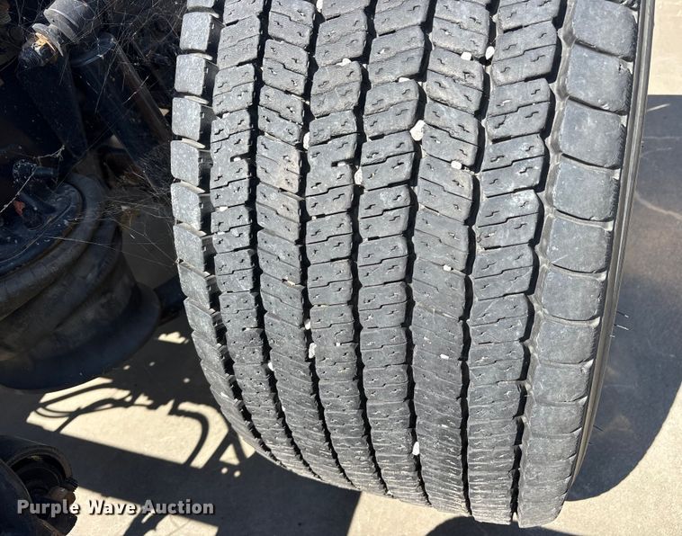 image for item YA0959 2016 Freightliner Cascadia  semi truck