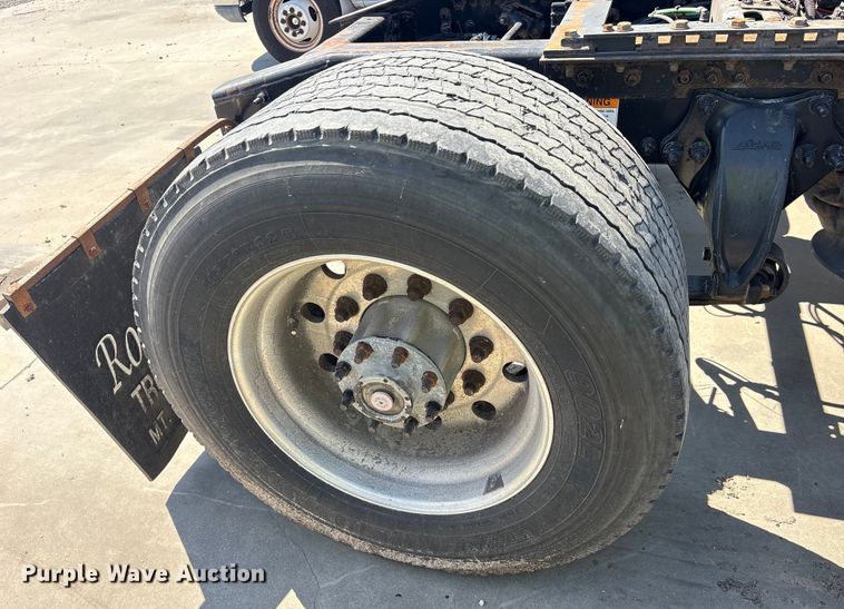 image for item YA0959 2016 Freightliner Cascadia  semi truck