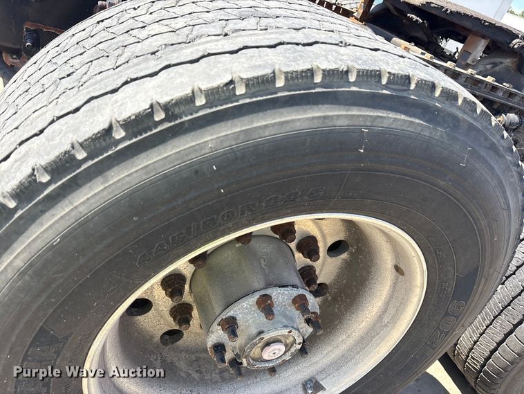 image for item YA0959 2016 Freightliner Cascadia  semi truck