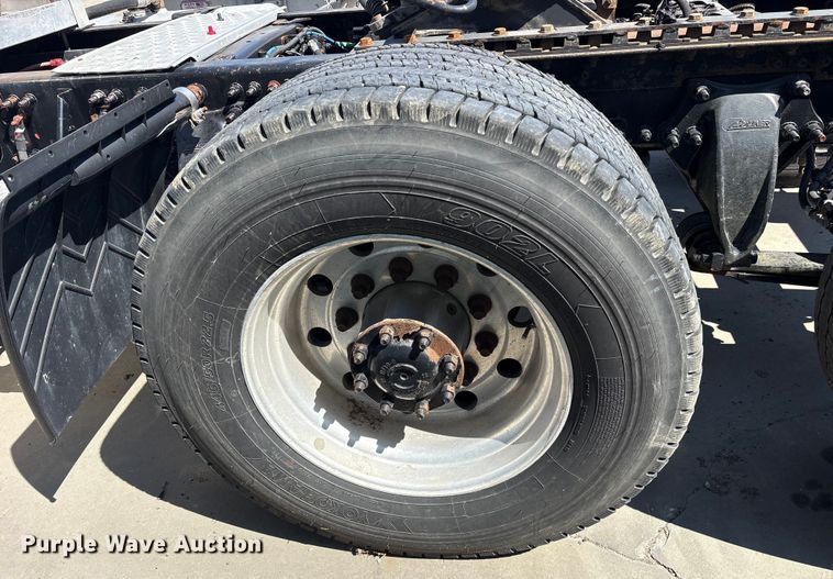 image for item YA0959 2016 Freightliner Cascadia  semi truck