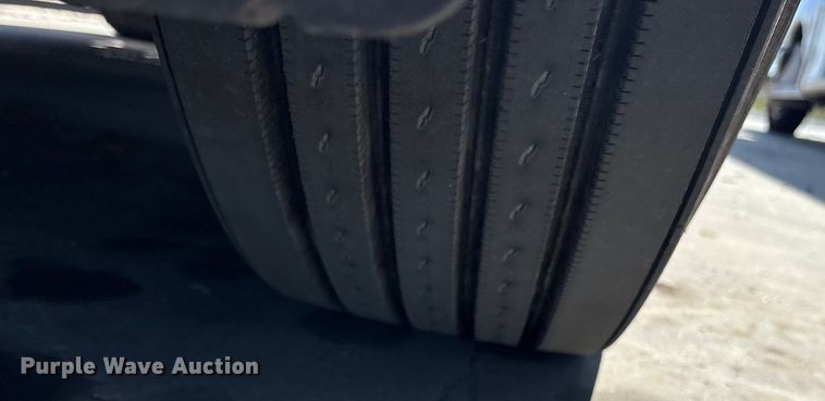 image for item YA0959 2016 Freightliner Cascadia  semi truck