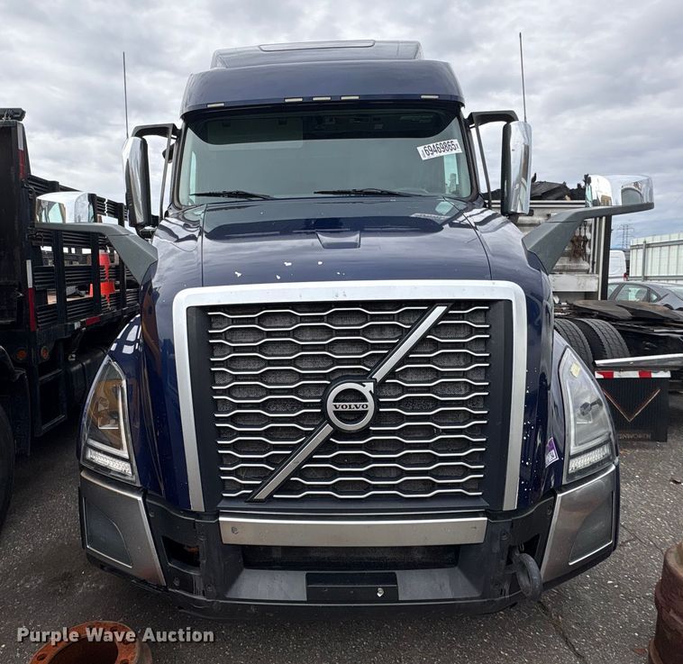 image for item YA0960 2022 Volvo VNL semi truck