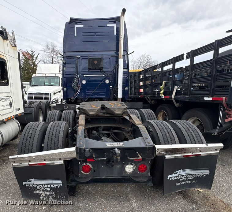 image for item YA0960 2022 Volvo VNL semi truck