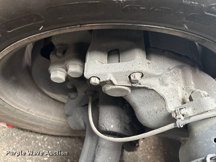 image for item YA0960 2022 Volvo VNL semi truck