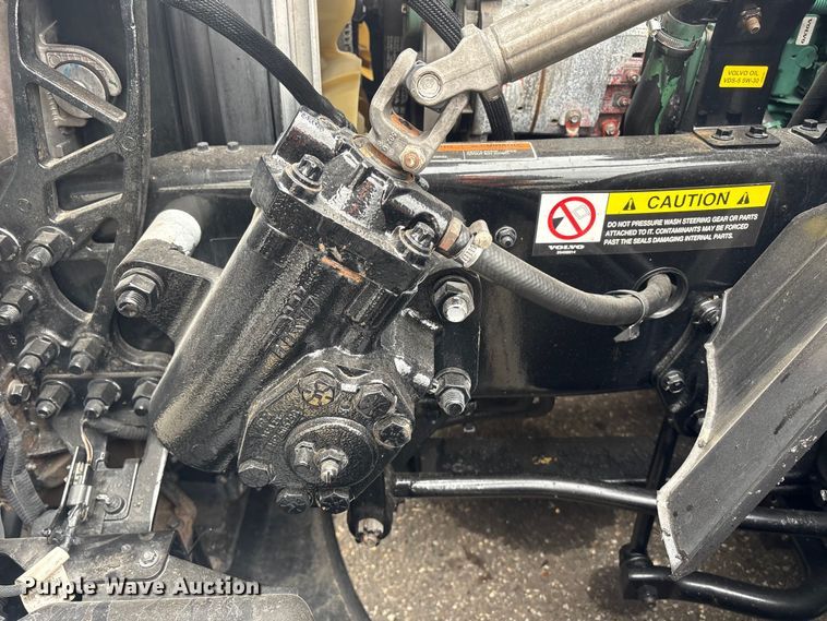 image for item YA0960 2022 Volvo VNL semi truck