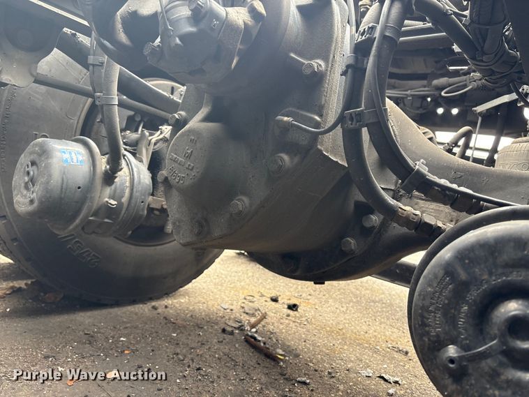 image for item YA0960 2022 Volvo VNL semi truck