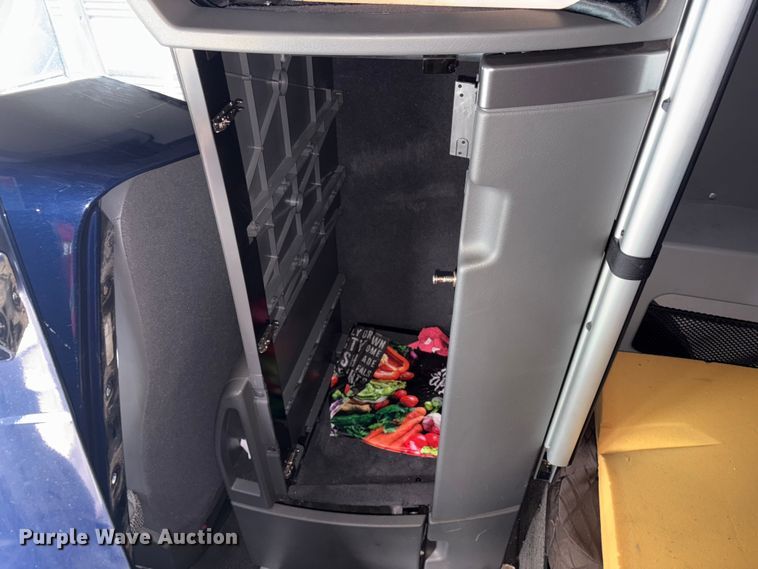 image for item YA0960 2022 Volvo VNL semi truck