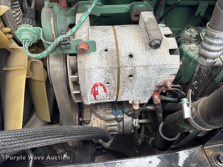 image for item YA0960 2022 Volvo VNL semi truck