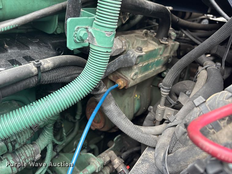 image for item YA0960 2022 Volvo VNL semi truck