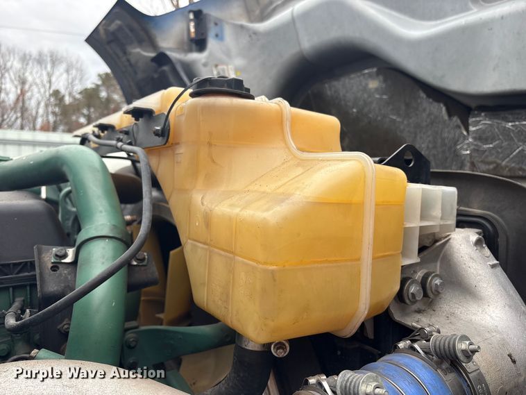 image for item YA0960 2022 Volvo VNL semi truck