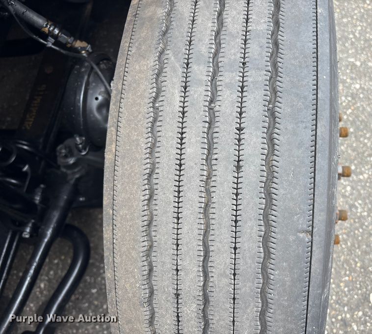 image for item YA0960 2022 Volvo VNL semi truck