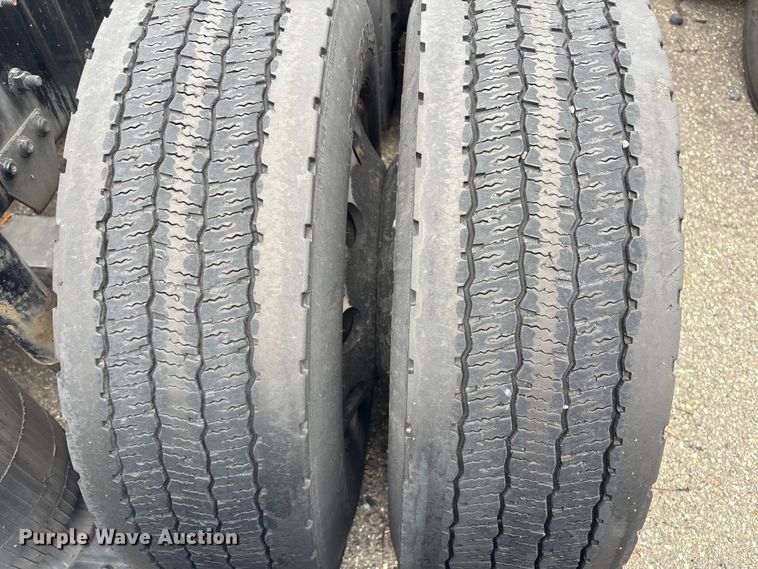 image for item YA0960 2022 Volvo VNL semi truck