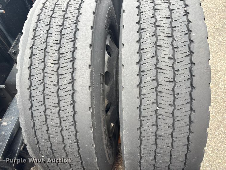 image for item YA0960 2022 Volvo VNL semi truck