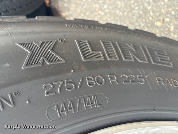 image for item YA0960 2022 Volvo VNL semi truck