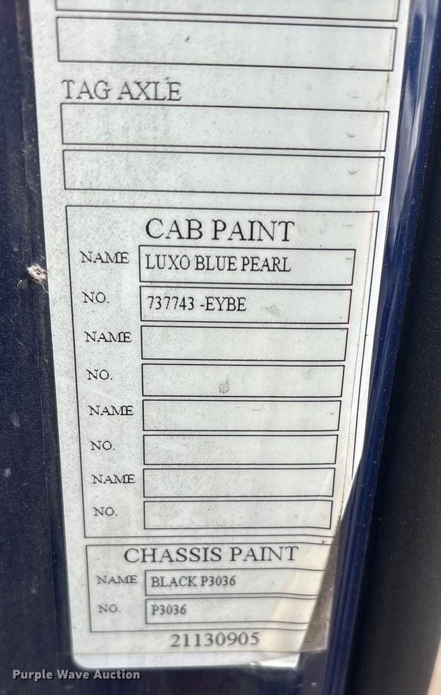 image for item YA0960 2022 Volvo VNL semi truck