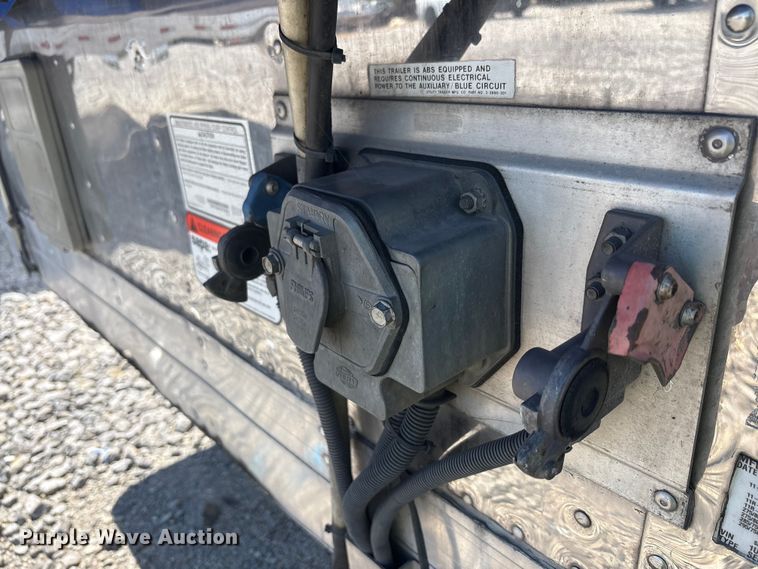 image for item YA0989 2016 Utility  VS2RA refrigerated van trailer