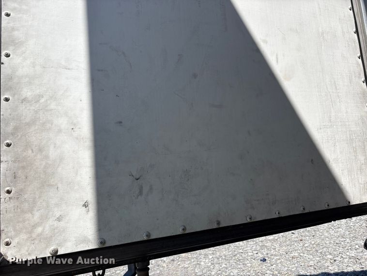 image for item YA0989 2016 Utility  VS2RA refrigerated van trailer