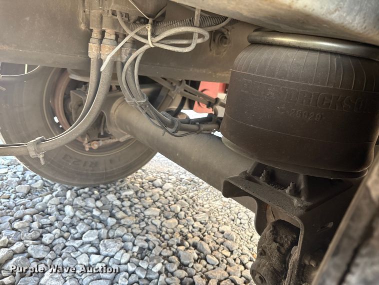 image for item YA0989 2016 Utility  VS2RA refrigerated van trailer