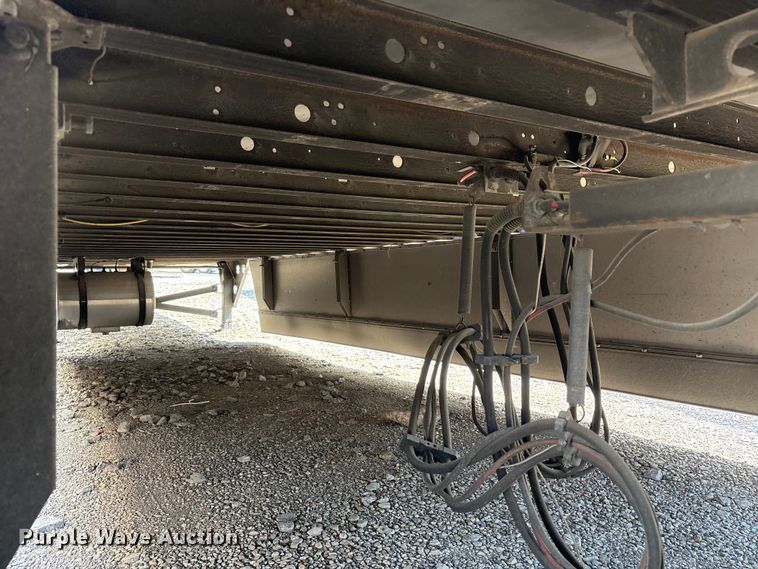 image for item YA0989 2016 Utility  VS2RA refrigerated van trailer