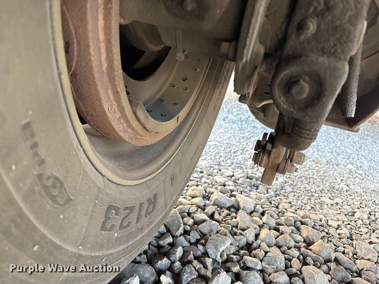 image for item YA0989 2016 Utility  VS2RA refrigerated van trailer