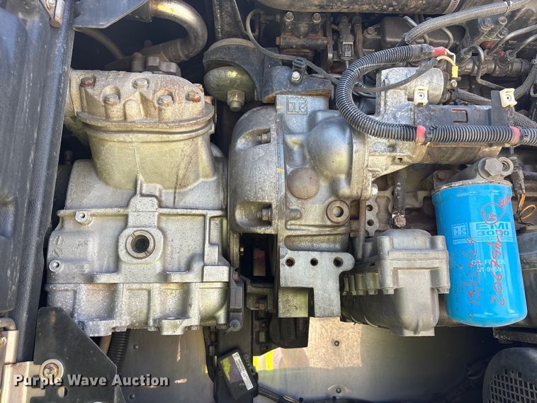 image for item YA0989 2016 Utility  VS2RA refrigerated van trailer