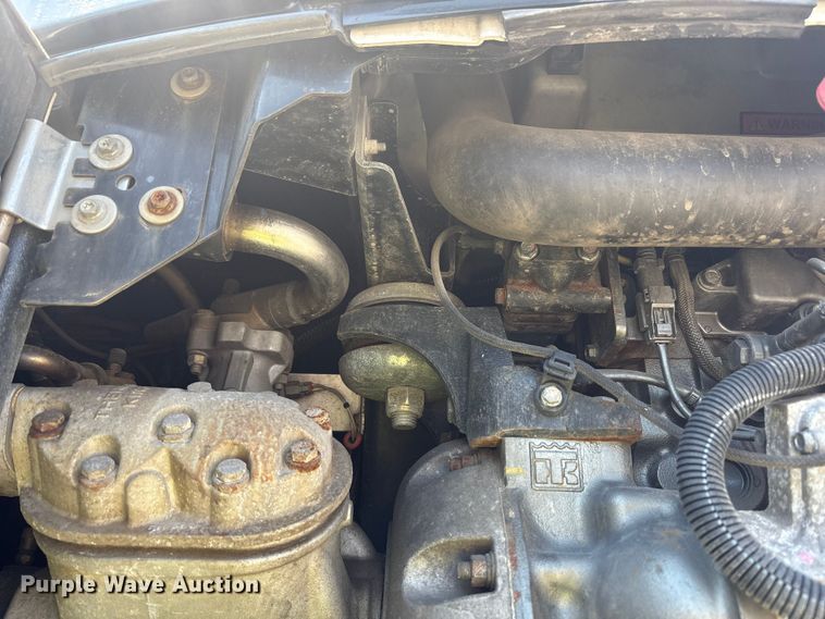 image for item YA0989 2016 Utility  VS2RA refrigerated van trailer