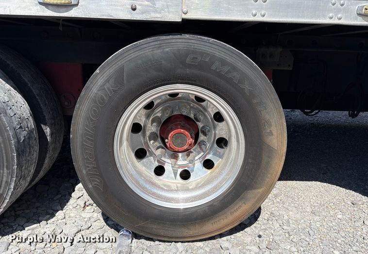 image for item YA0989 2016 Utility  VS2RA refrigerated van trailer