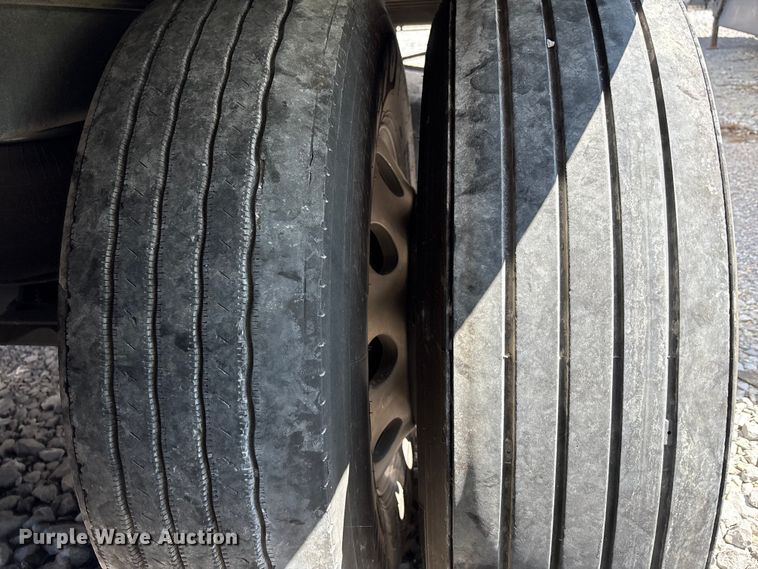 image for item YA0989 2016 Utility  VS2RA refrigerated van trailer