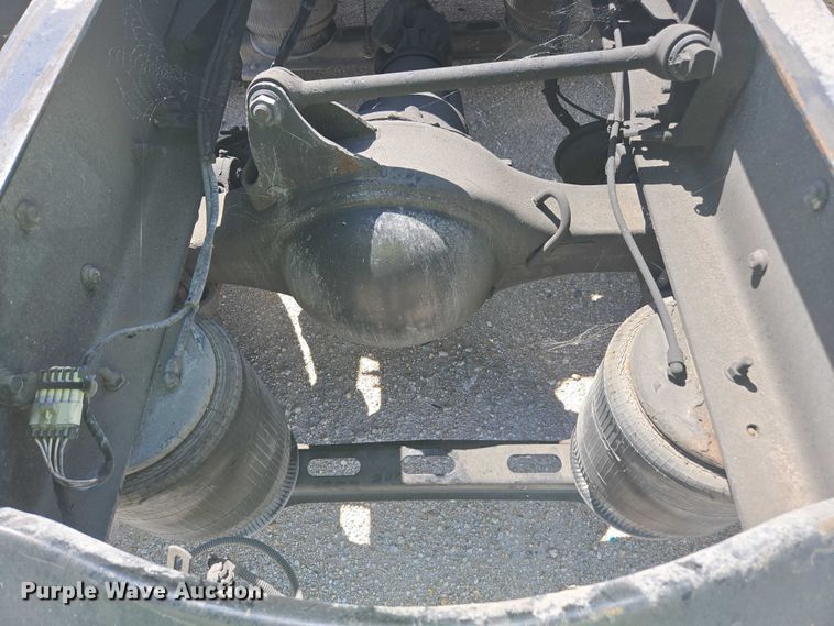 image for item YA1052 2015 Volvo VNL semi truck