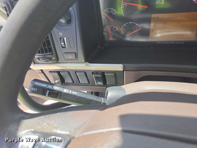 image for item YA1052 2015 Volvo VNL semi truck