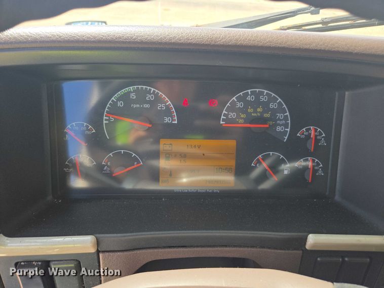 image for item YA1052 2015 Volvo VNL semi truck