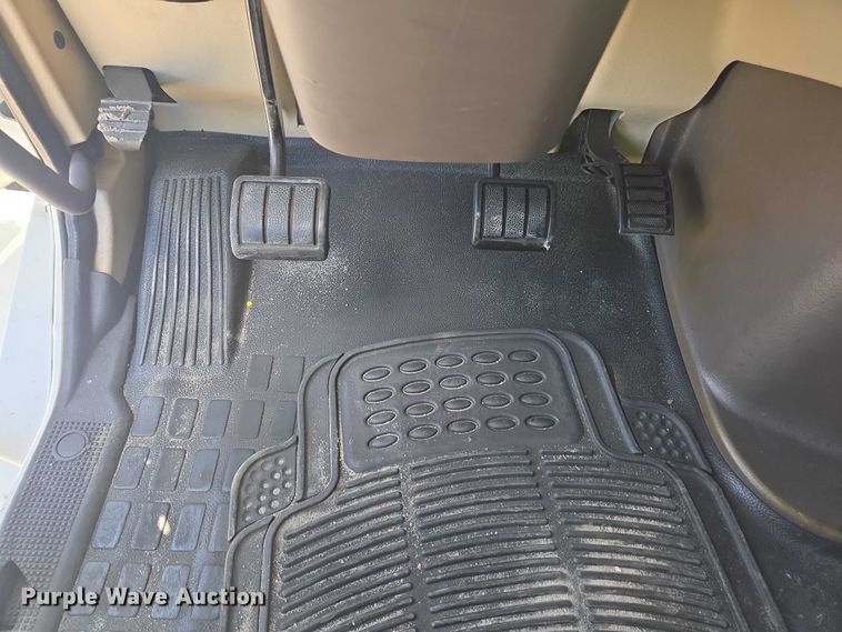 image for item YA1052 2015 Volvo VNL semi truck