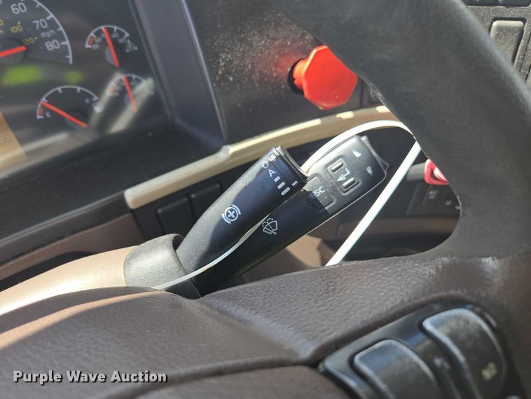 image for item YA1052 2015 Volvo VNL semi truck