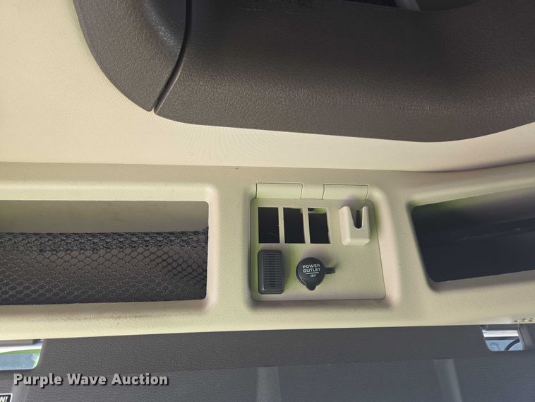 image for item YA1052 2015 Volvo VNL semi truck