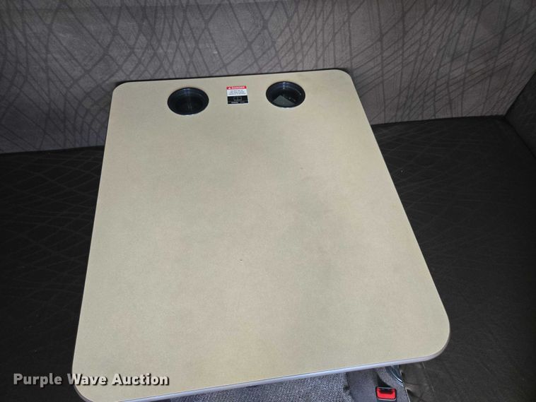 image for item YA1052 2015 Volvo VNL semi truck