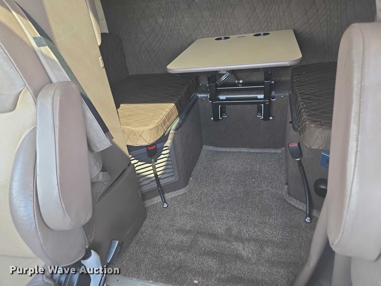 image for item YA1052 2015 Volvo VNL semi truck