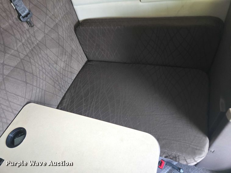 image for item YA1052 2015 Volvo VNL semi truck