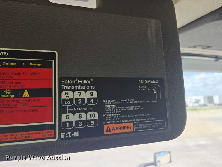 image for item YA1052 2015 Volvo VNL semi truck