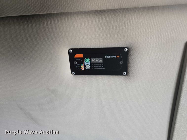 image for item YA1052 2015 Volvo VNL semi truck