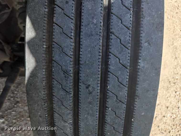 image for item YA1052 2015 Volvo VNL semi truck